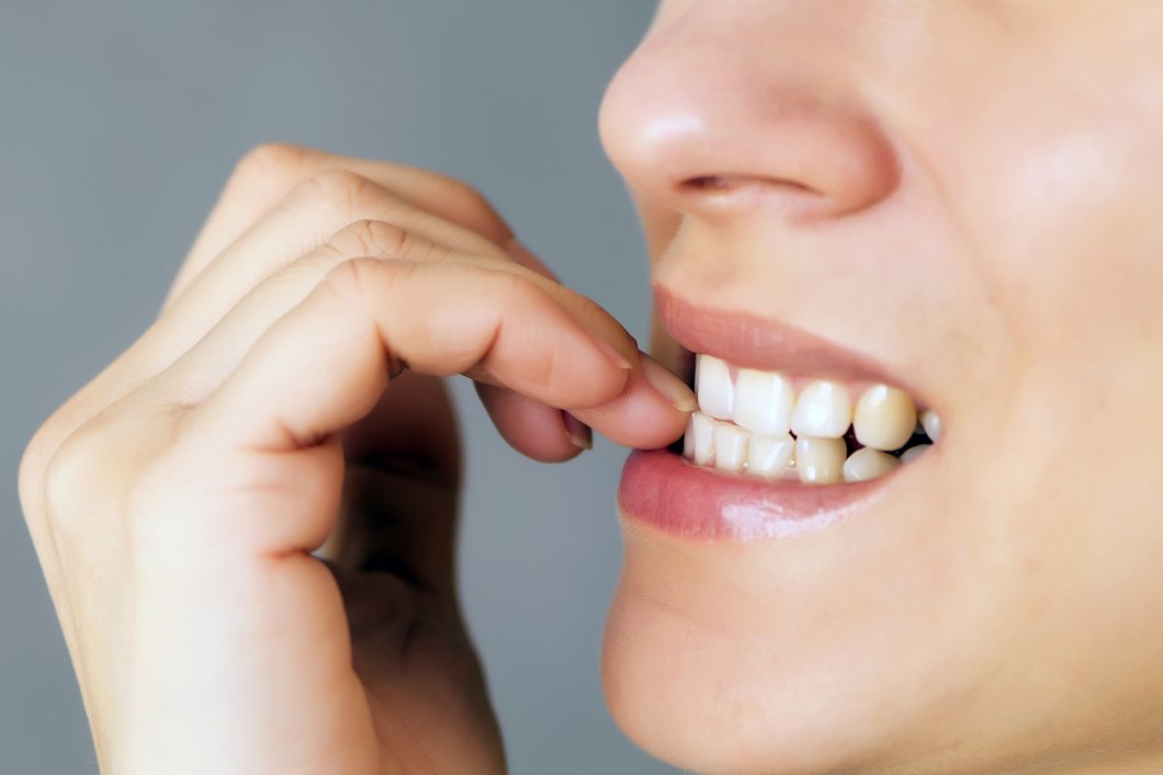 Hábito de roer as unhas pode gerar problemas sérios | Blog | Dr. Paulo  Renato Ribeiro